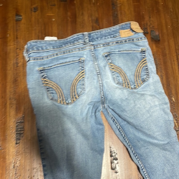 hollister skinny jeans 00R 23/32 have stretch in them - Picture 3 of 3